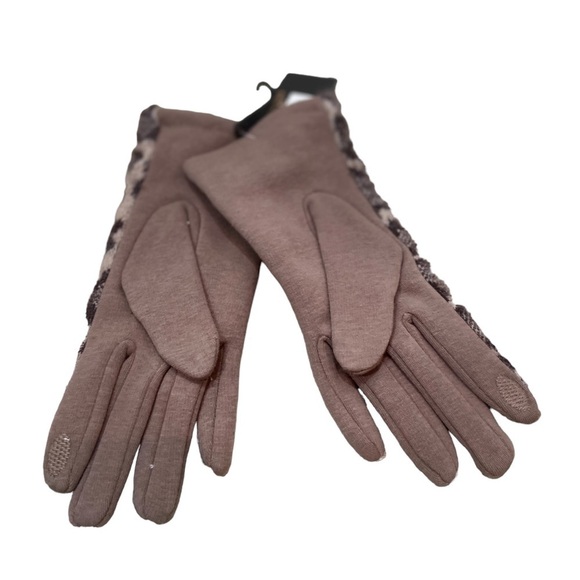 NWT le luxe collection animal print touch screen gloves button detail taupe OS - Picture 3 of 7